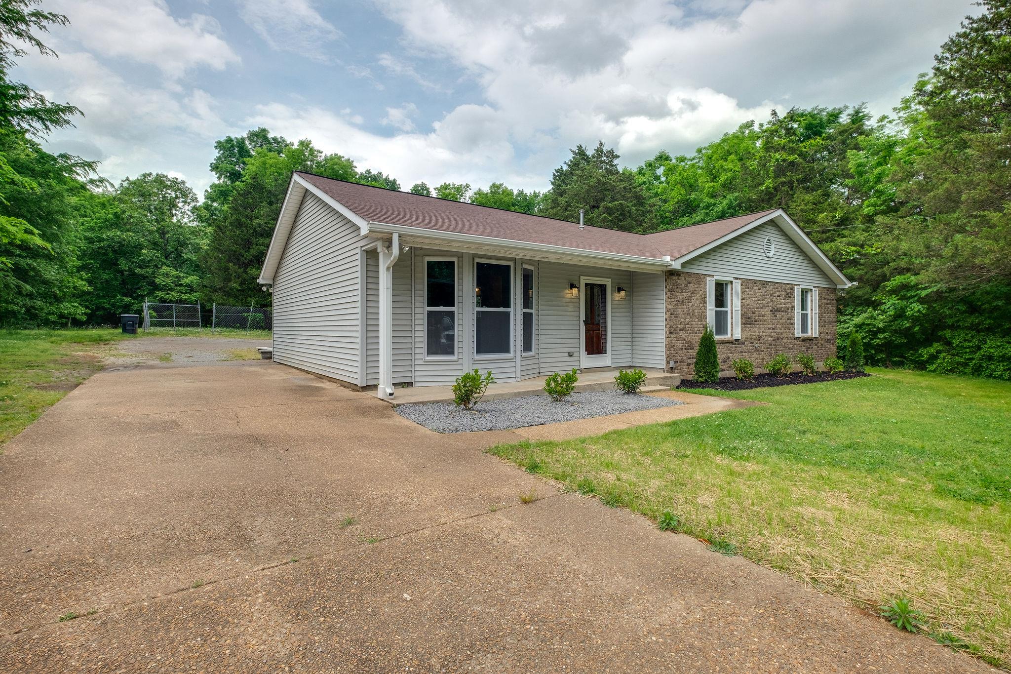 6241 Mt View Road Antioch, TN 37013 - Photo 3 of 22 Large driveway
