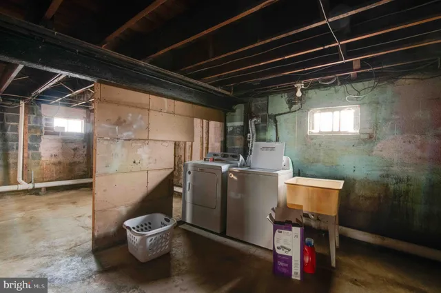 a view of a storage & utility room