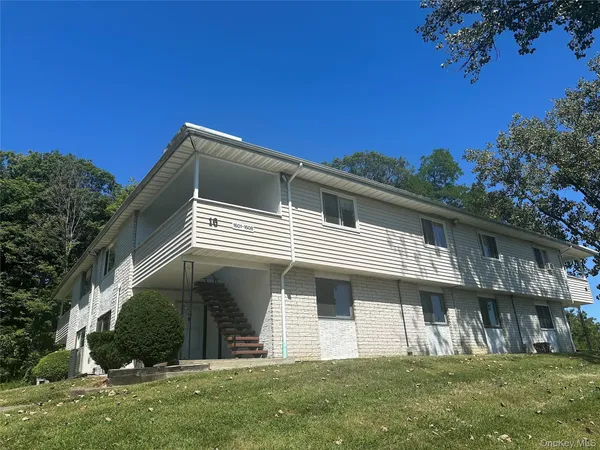 $235,000 | 1605 Baldwin Lane, Unit 16E, Newburgh, NY 12550