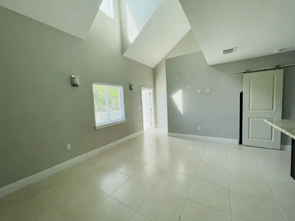 $2,100 | 102940 Overseas Highway, Unit 1, Key Largo, FL 33037