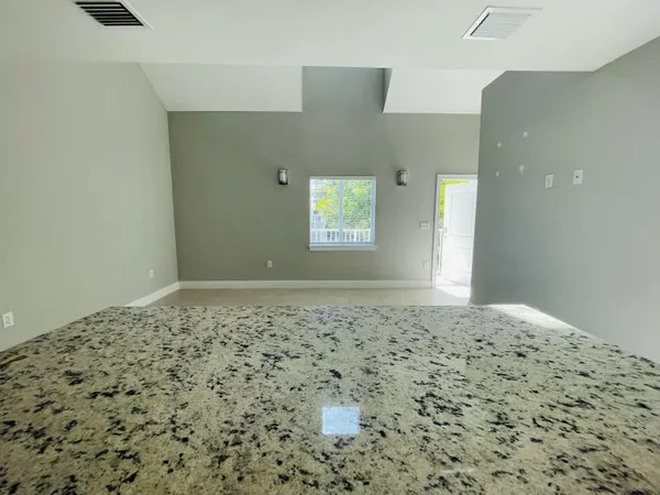 $2,100 | 102940 Overseas Highway, Unit 1, Key Largo, FL 33037