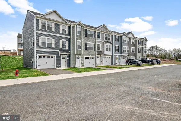 $2,050 | 804 Rising Sun Lane, Chambersburg, PA 17202