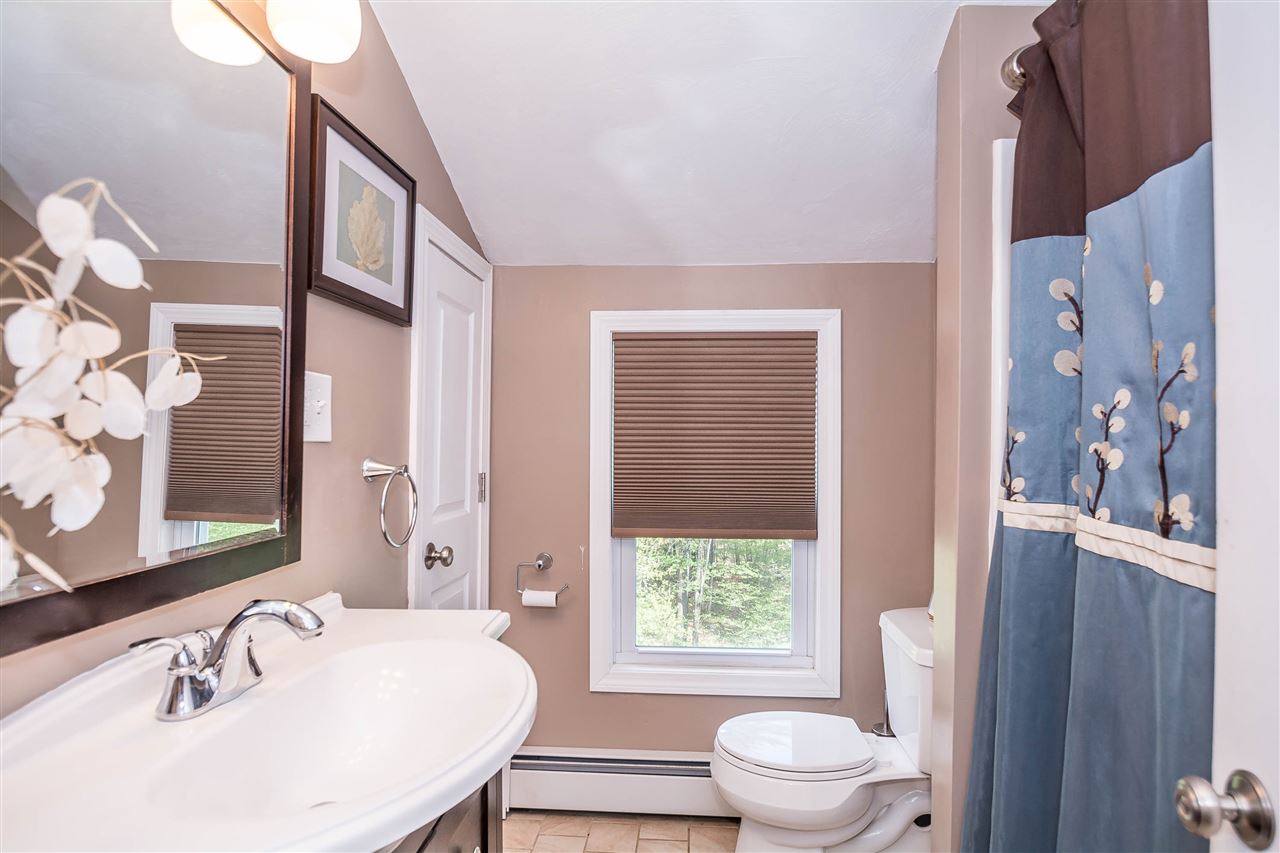 6 Strawberry Hill Road Derry, NH 03038 - Photo 31 of 40