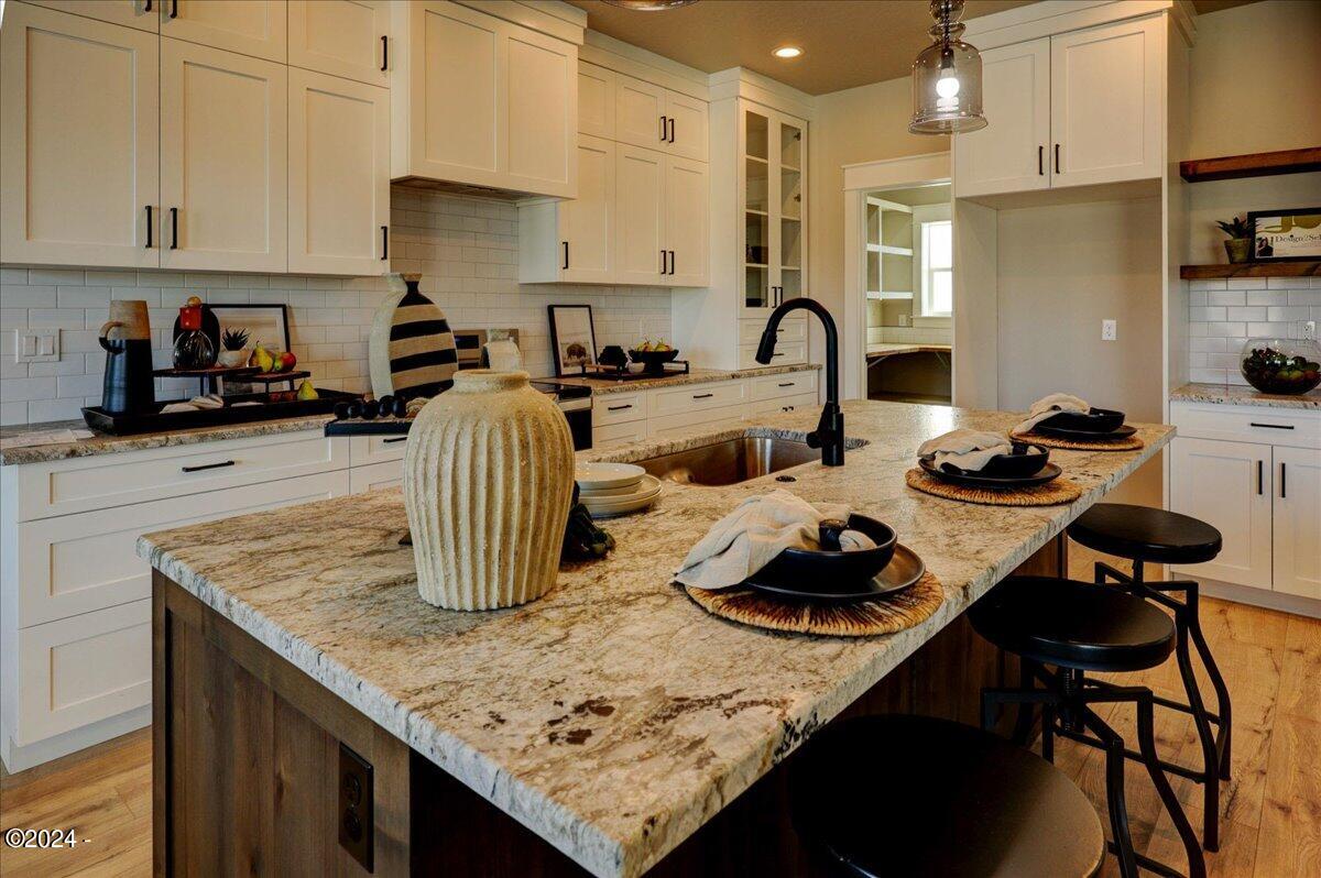 4437 Casa Rio Drive Ontario, OR 97914 - Photo 14 of 45 Granite Island with Sink