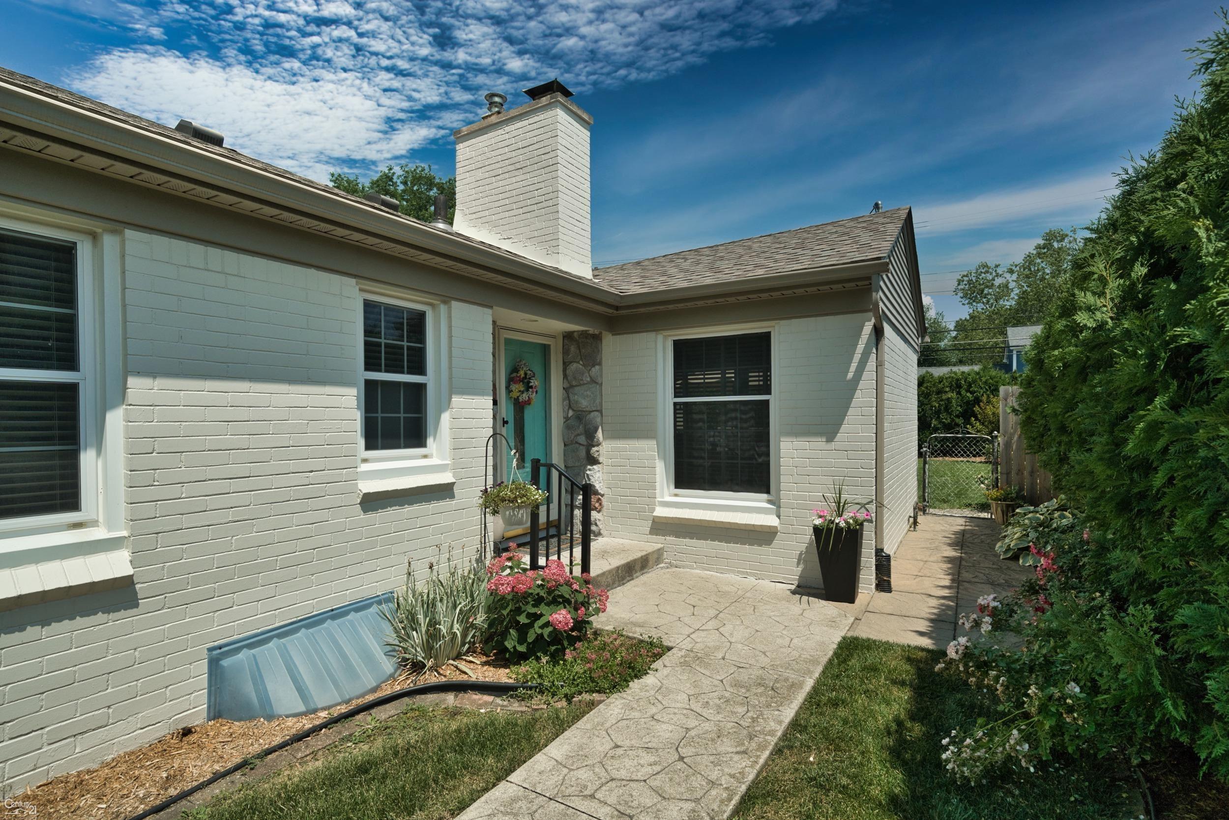 1038 Hawthorne Road Grosse Pointe Woods, MI 48236 - Photo 5 of 61