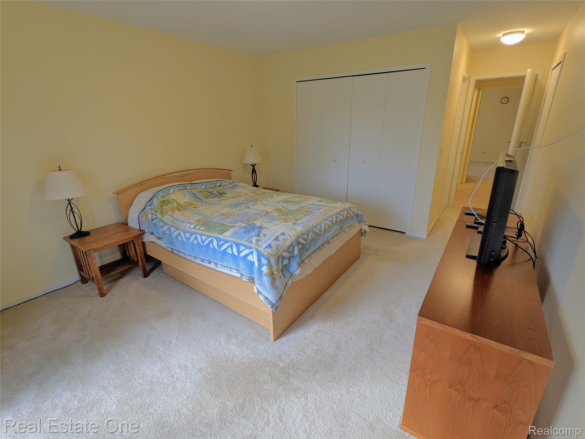 647 Ashley Circle East Rochester, MI 48307 - Photo 23 of 45 PXL_20210121_190635307.jpg