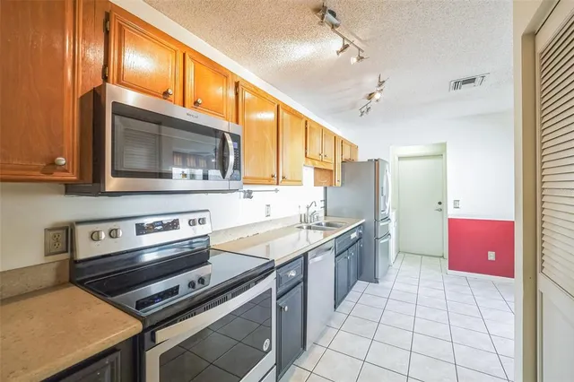 $250,000 | 2249 Cypress Cove Drive, Unit E3, Tavares, FL 32778