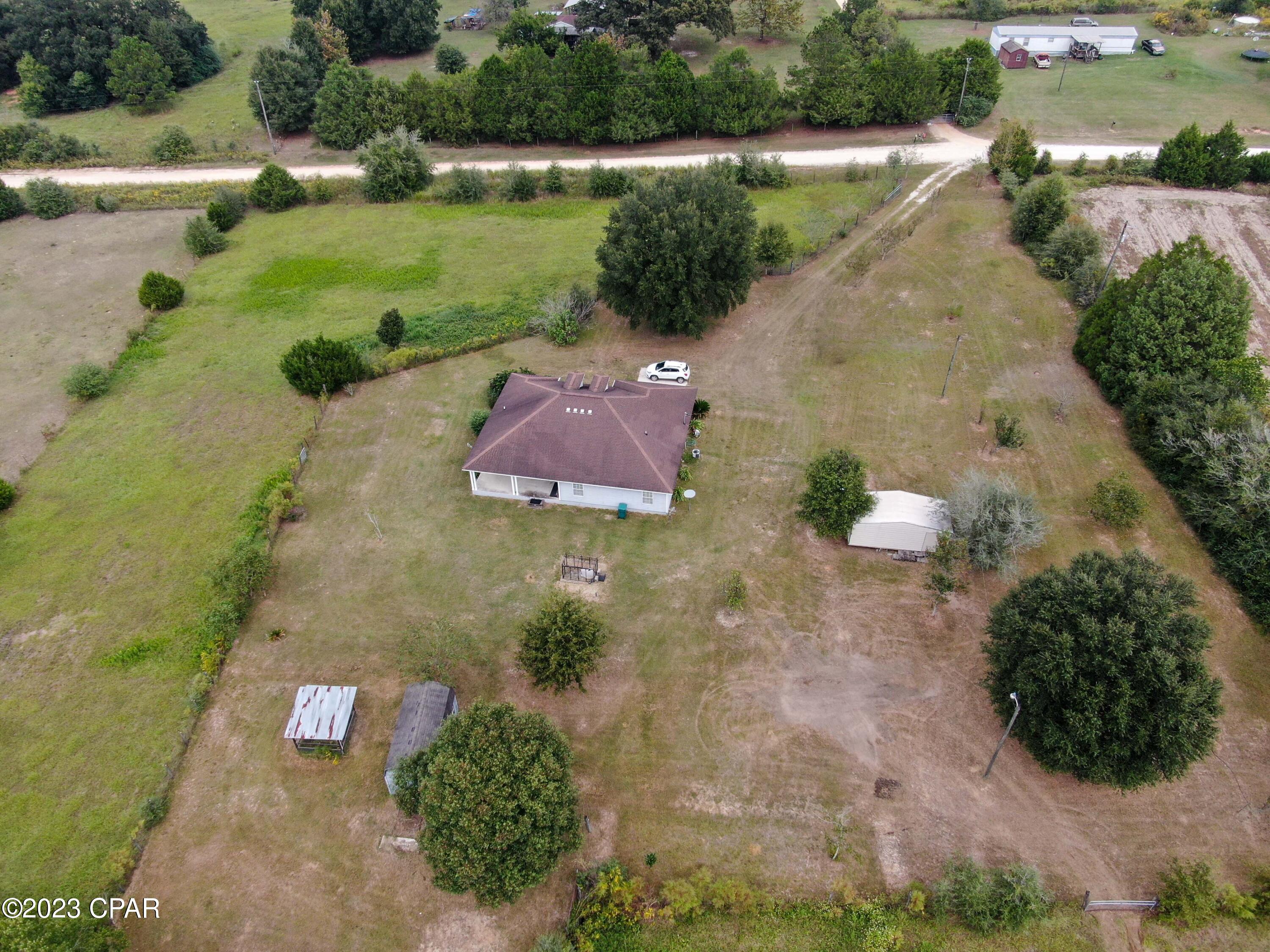 4019 Comanche Road Caryville, FL 32427 - Photo 37 of 40