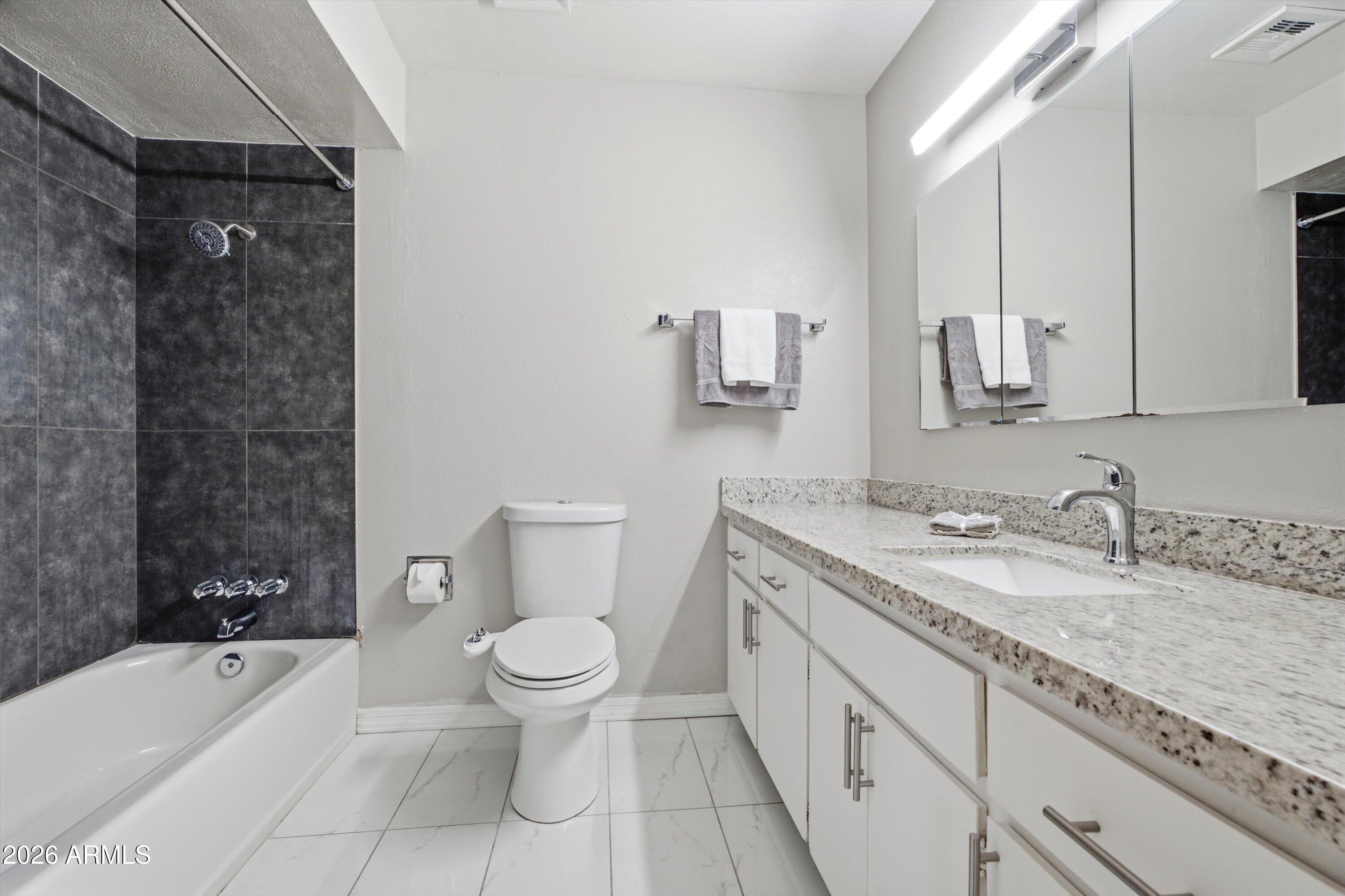3101 West Ocotillo Road Phoenix, AZ 85017 - Photo 16 of 32 Hallway Bathroom