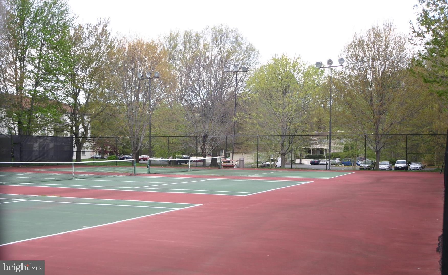 5903 Kingsford Road, Unit H Springfield, VA 22152 - Photo 16 of 18 a view of a basketball court