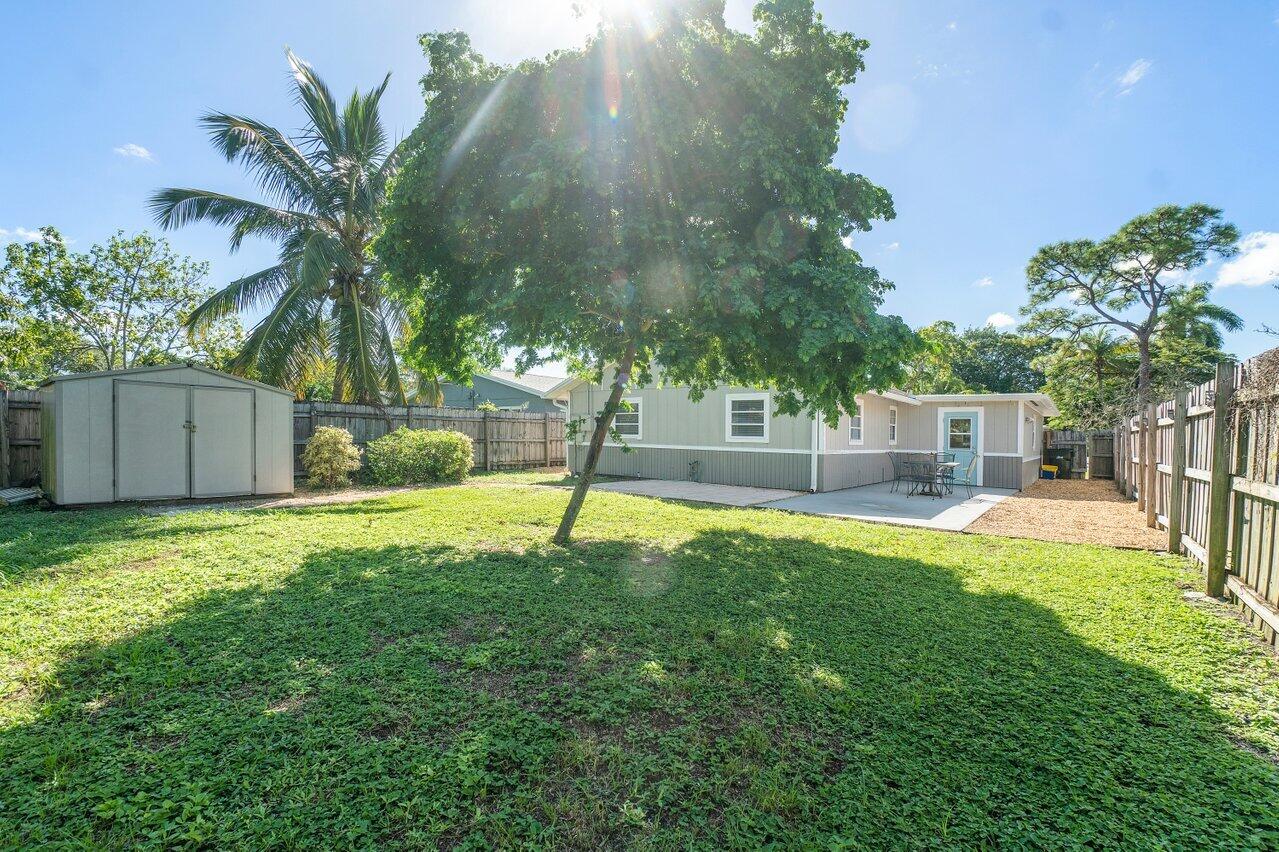 4863 Lincoln Road Delray Beach, FL 33445 - Photo 4 of 19 Back Yard