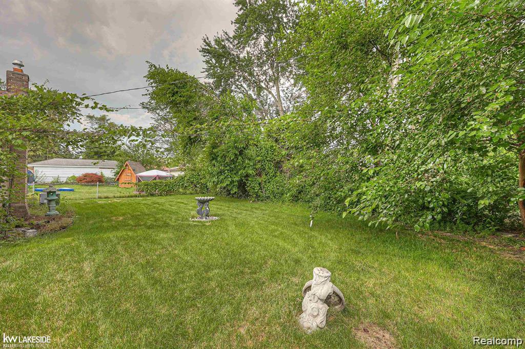 25810 Virginia Warren, MI 48091 - Photo 16 of 17