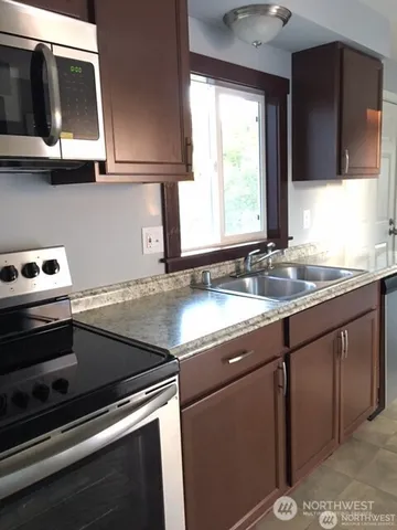 $1,600 | 305 M Street Southeast, Auburn, WA 98002