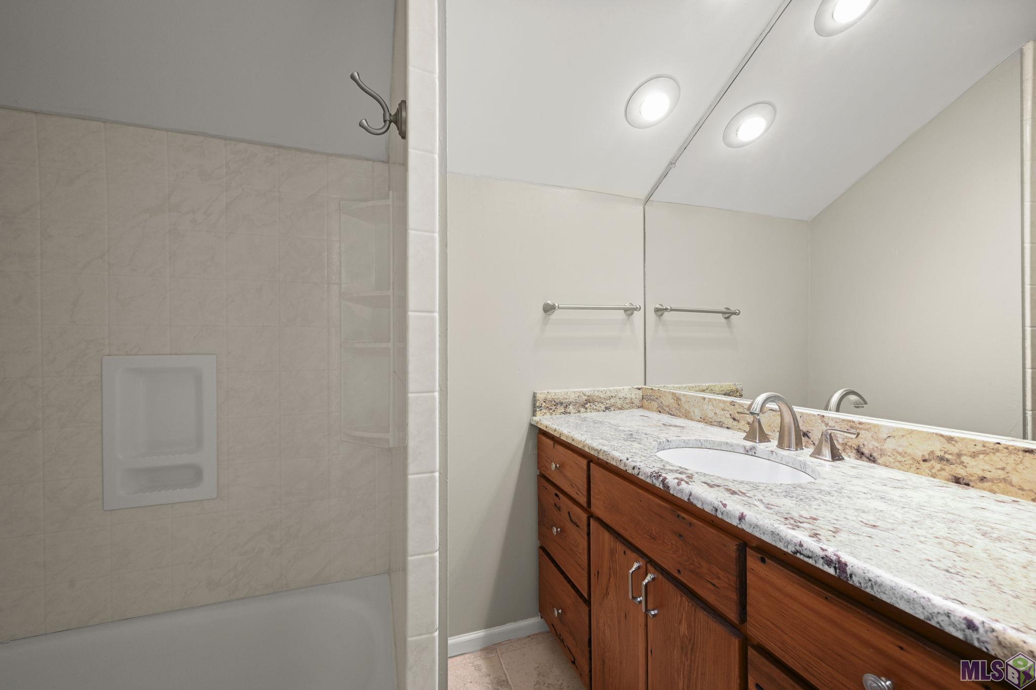 5775 Bayou Paul Road St. Gabriel, LA 70776 - Photo 22 of 44 Upstairs Guest Bath