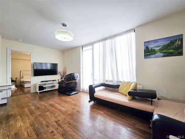 $878,000 | 63-36 99 Sreet, Unit 8C | Rego Park