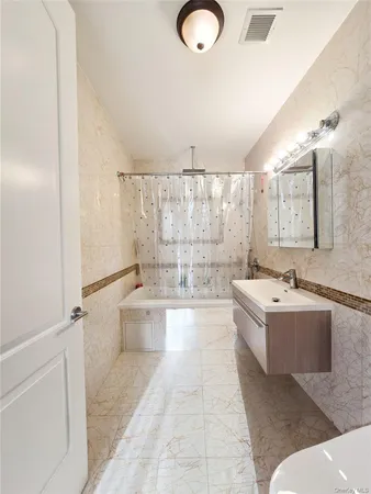 $878,000 | 63-36 99 Sreet, Unit 8C | Rego Park