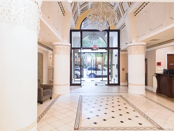 $878,000 | 63-36 99 Sreet, Unit 8C | Rego Park