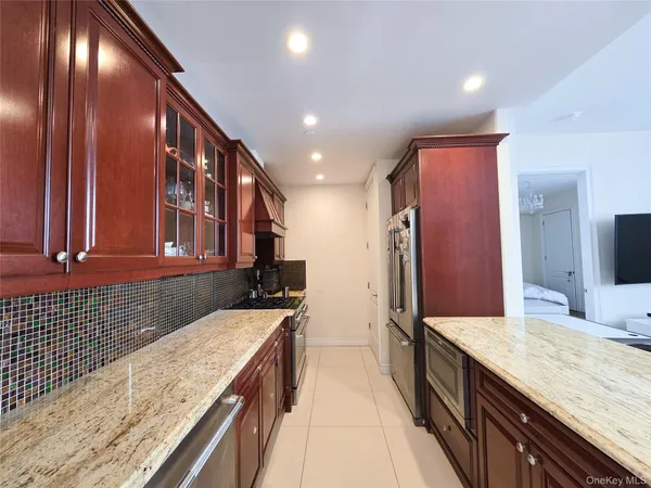 $878,000 | 63-36 99 Sreet, Unit 8C | Rego Park