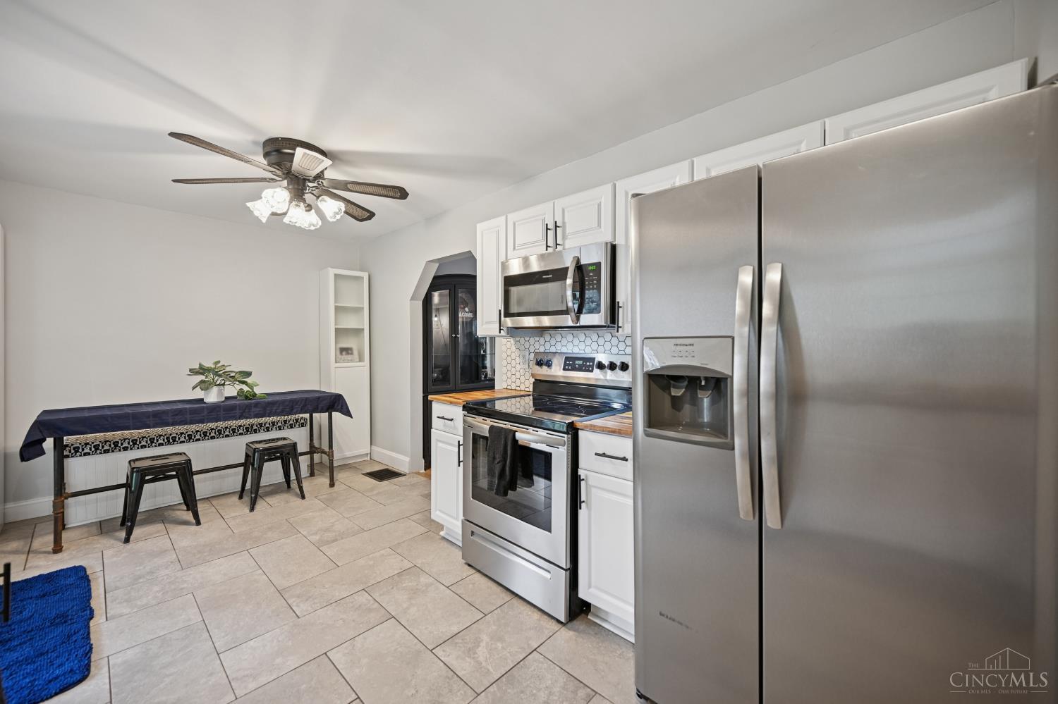 11525 Lippelman Road Sharonville, OH 45246 - Photo 13 of 38 Eat In kitchen view 4