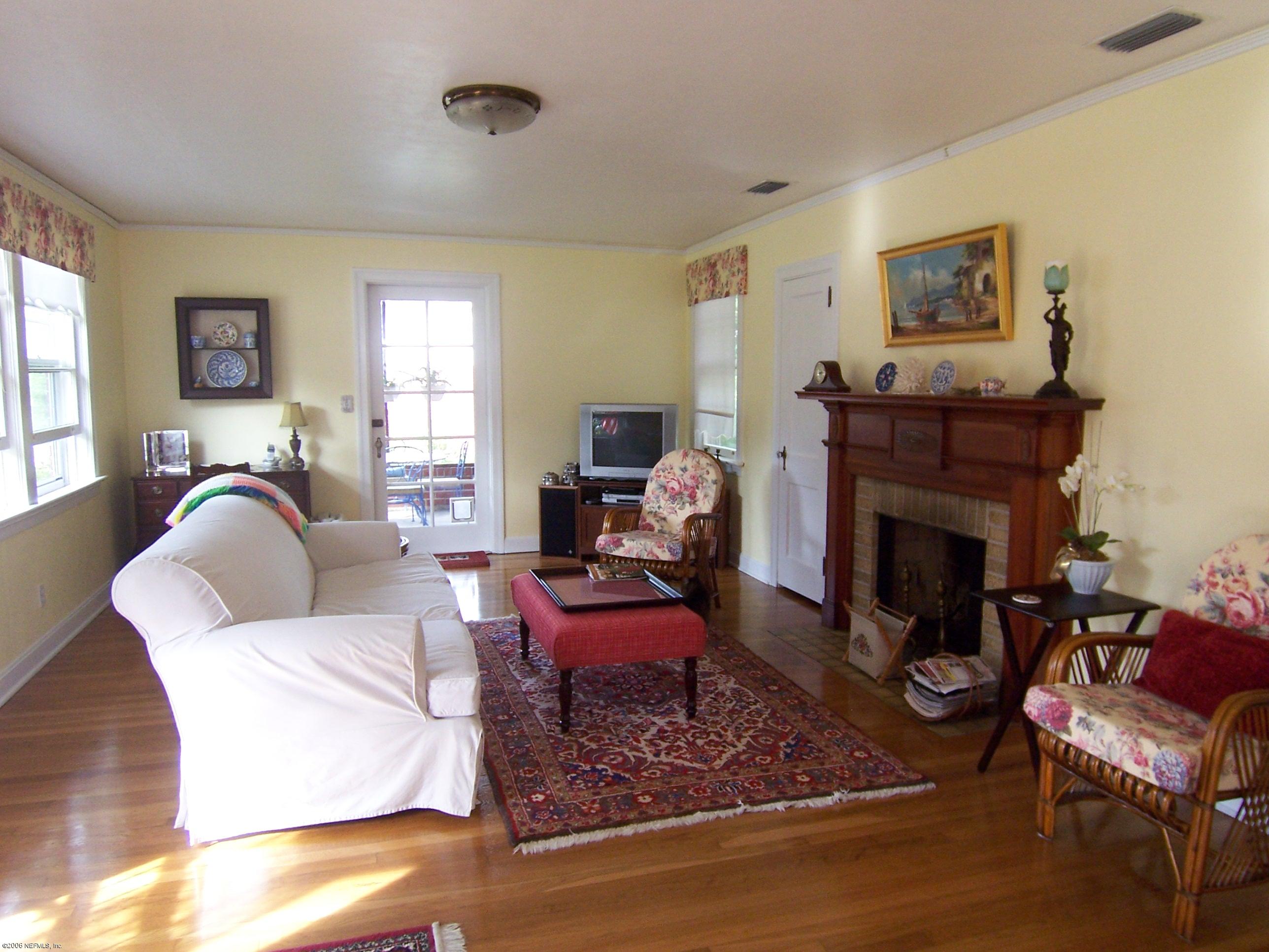 837 South Shores Road Jacksonville, FL 32207 - Photo 4 of 14 Living Room