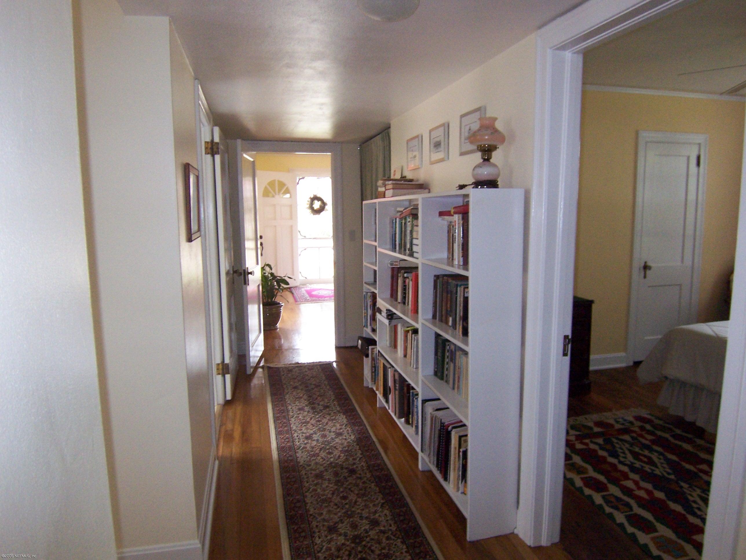 837 South Shores Road Jacksonville, FL 32207 - Photo 8 of 14 Hallway