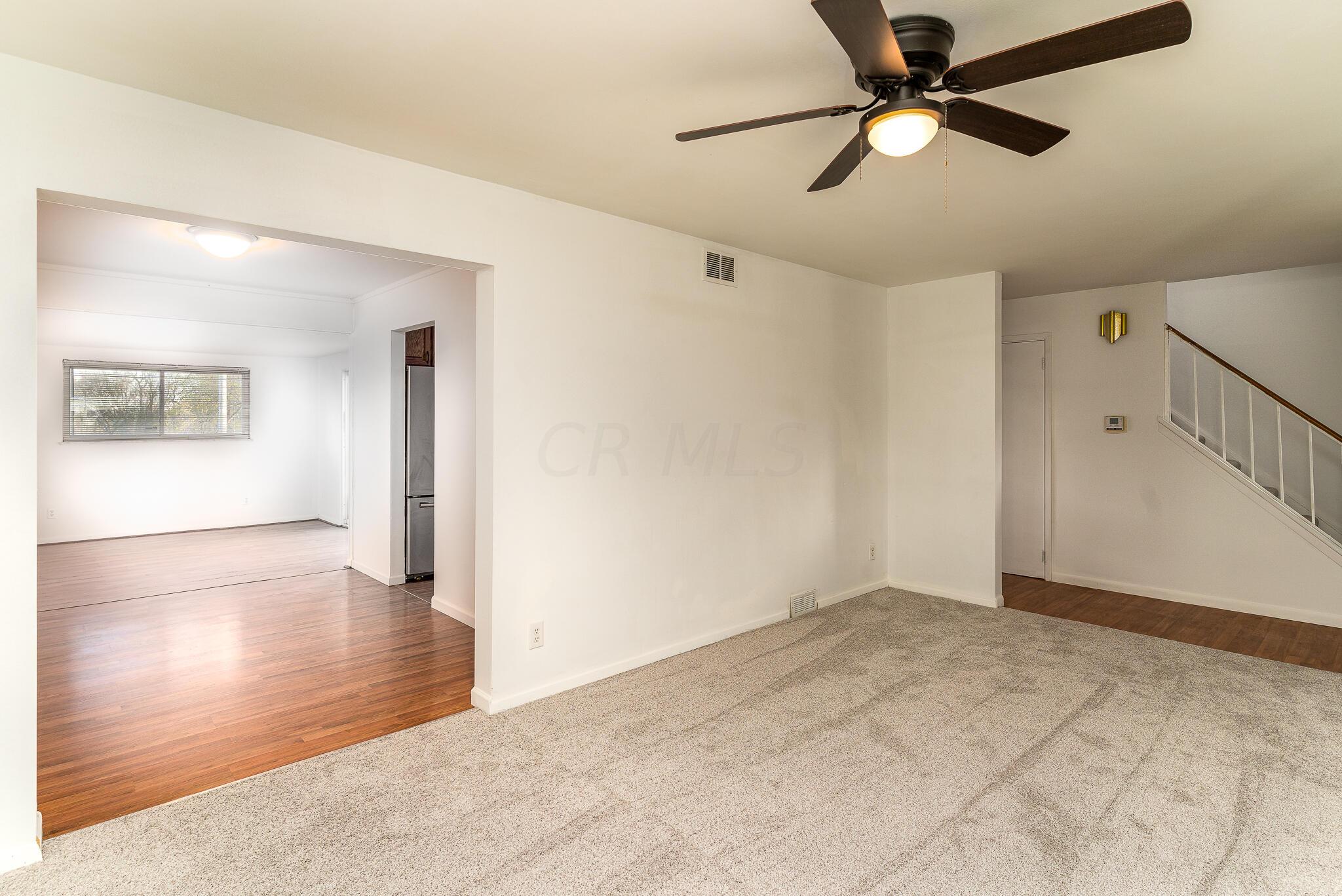 5286 Edgeview Road Columbus, OH 43207 - Photo 7 of 25 Living Room