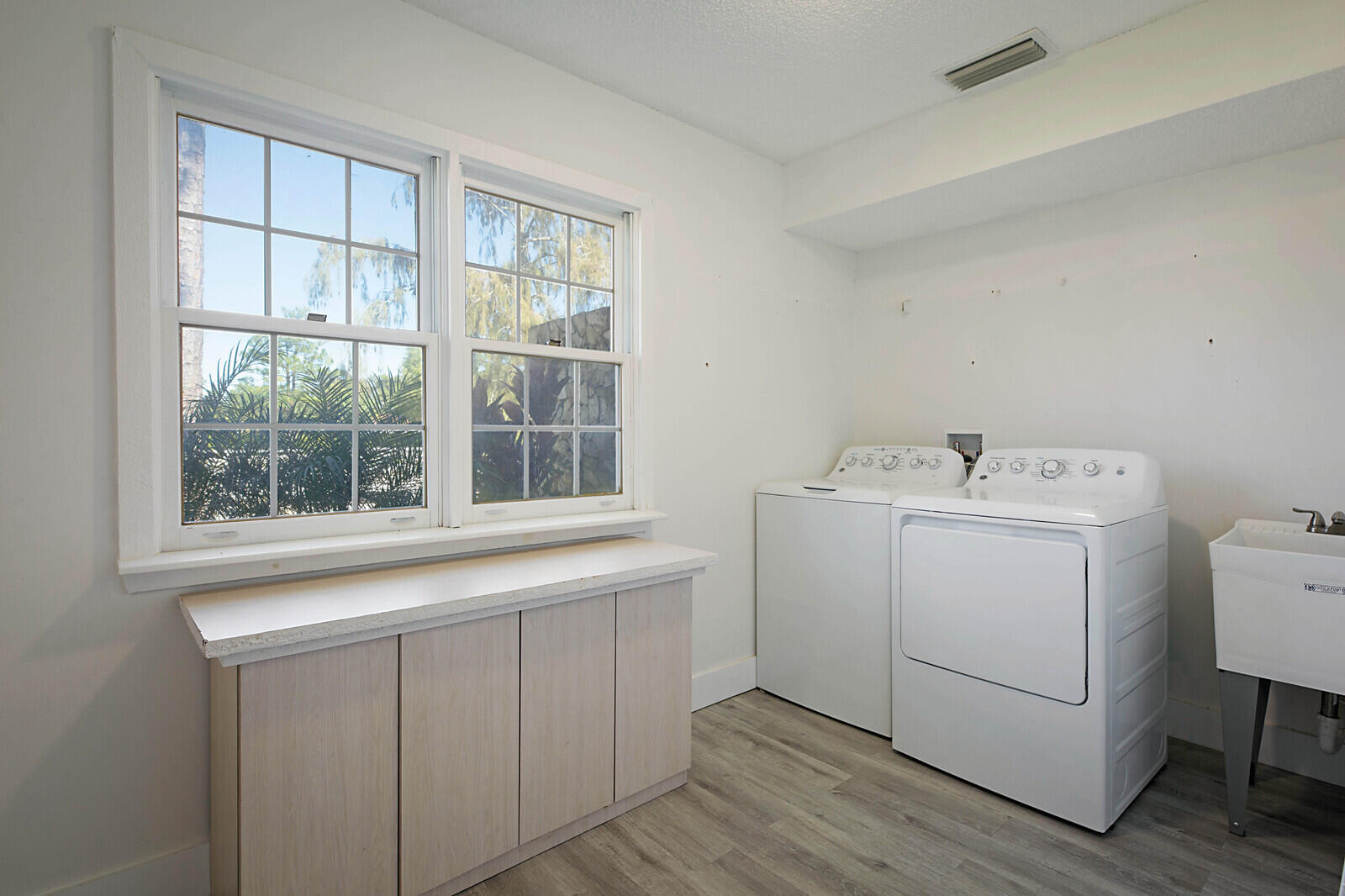13346 Casey Road Loxahatchee, FL 33470 - Photo 22 of 53 laundry room