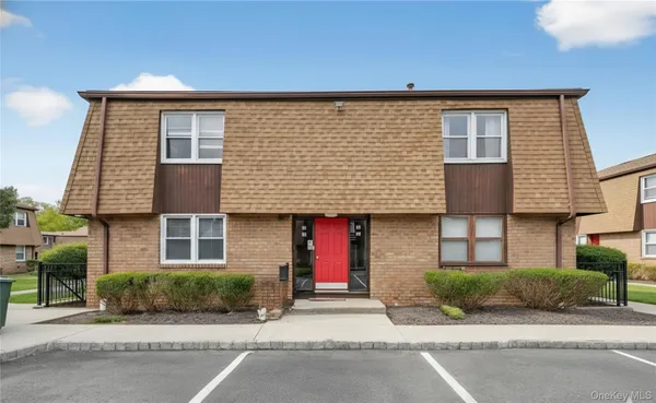 $2,500 | 80 New Holland Village, Nanuet, NY 10954