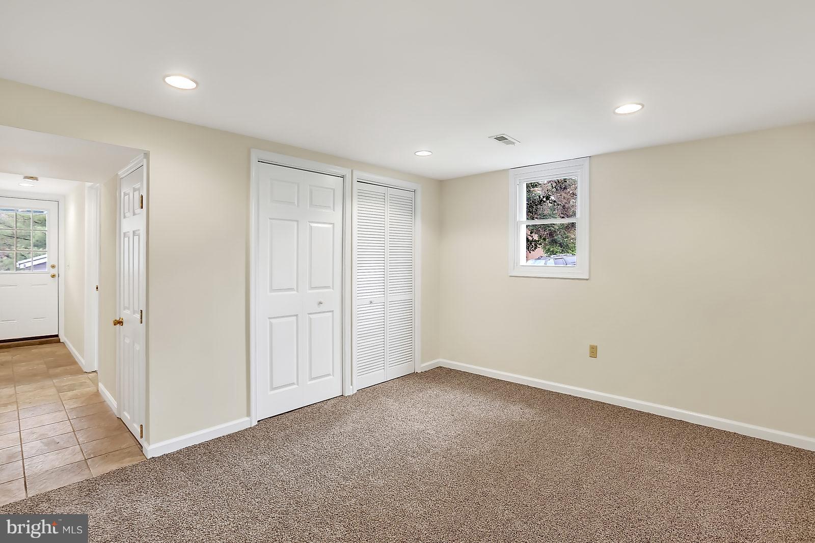 5229 Hillwell Road Baltimore, MD 21229 - Photo 8 of 24 Interior (General)