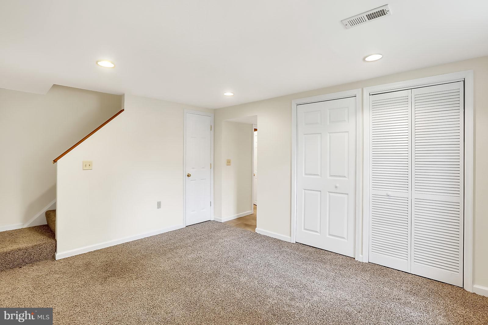 5229 Hillwell Road Baltimore, MD 21229 - Photo 9 of 24 Interior (General)