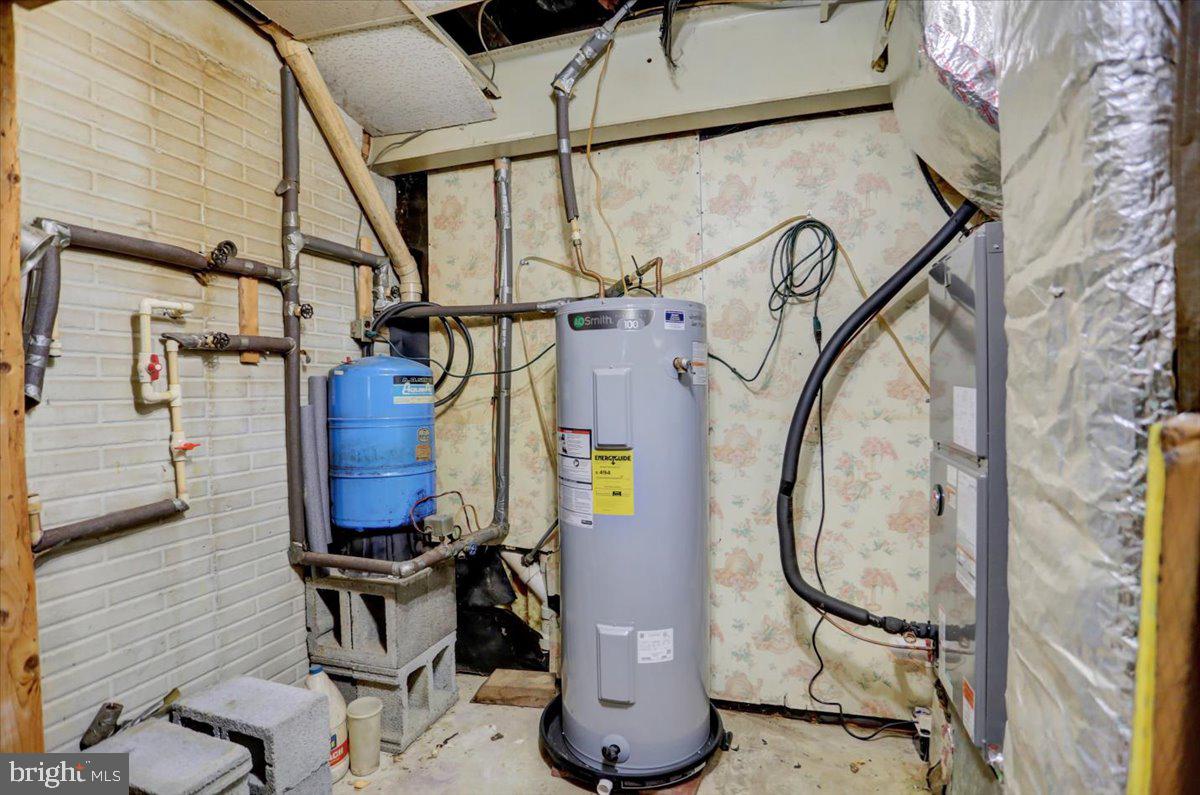 4531 Scott Road Chambersburg, PA 17202 - Photo 34 of 37 Brand new water heater 6/2024