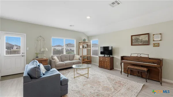 $2,175 | 2717 A San Martin Lane, Seguin, TX 78155
