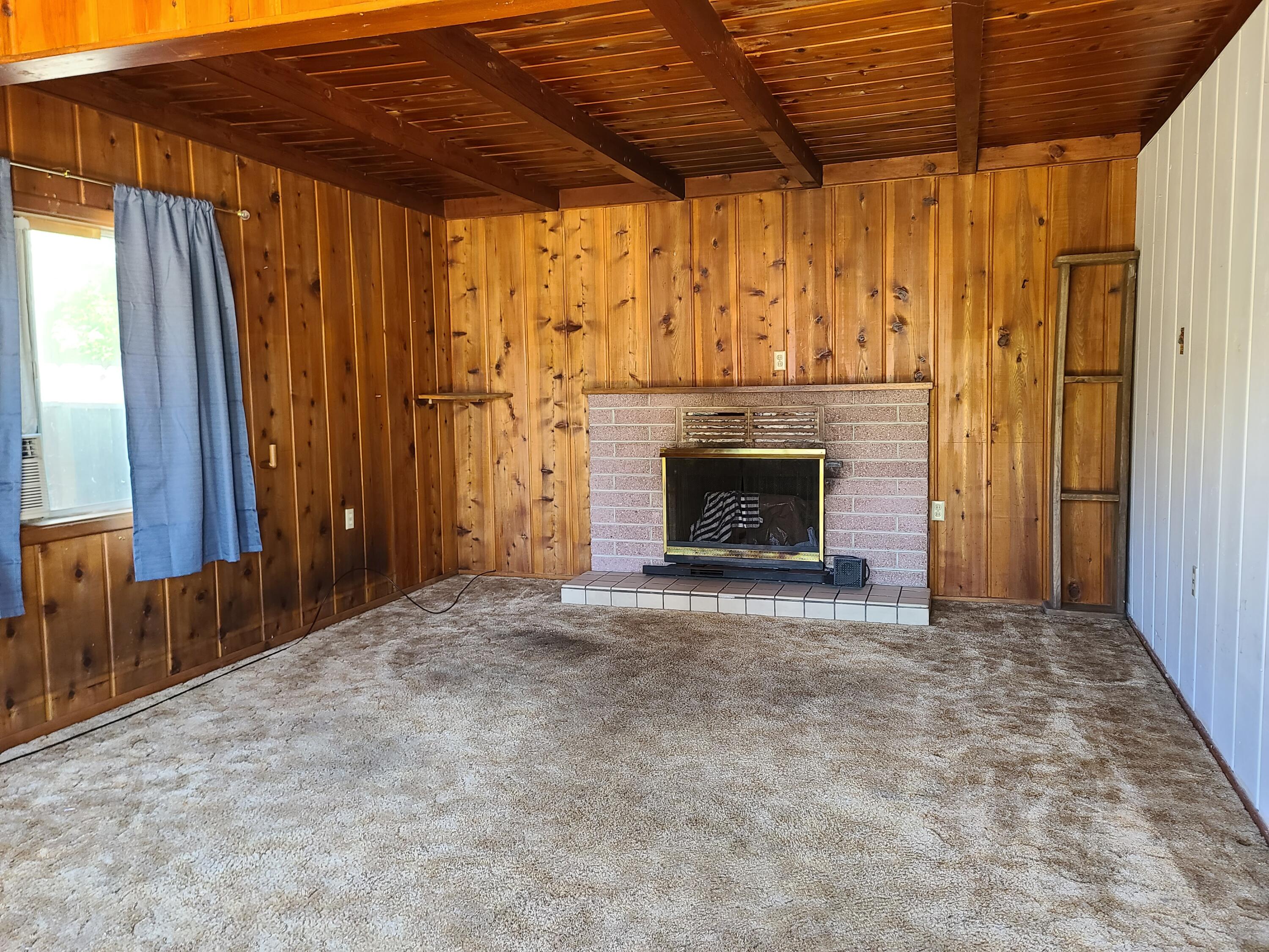 422 North 1st Street Central Point, OR 97502 - Photo 3 of 18 4