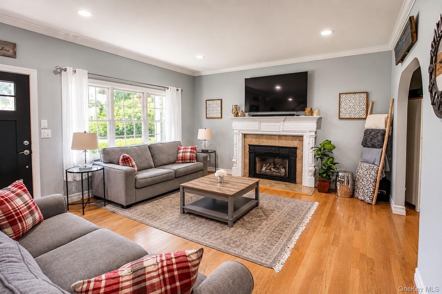 257 4th Street St. James, NY 11780 - Photo 5 of 36