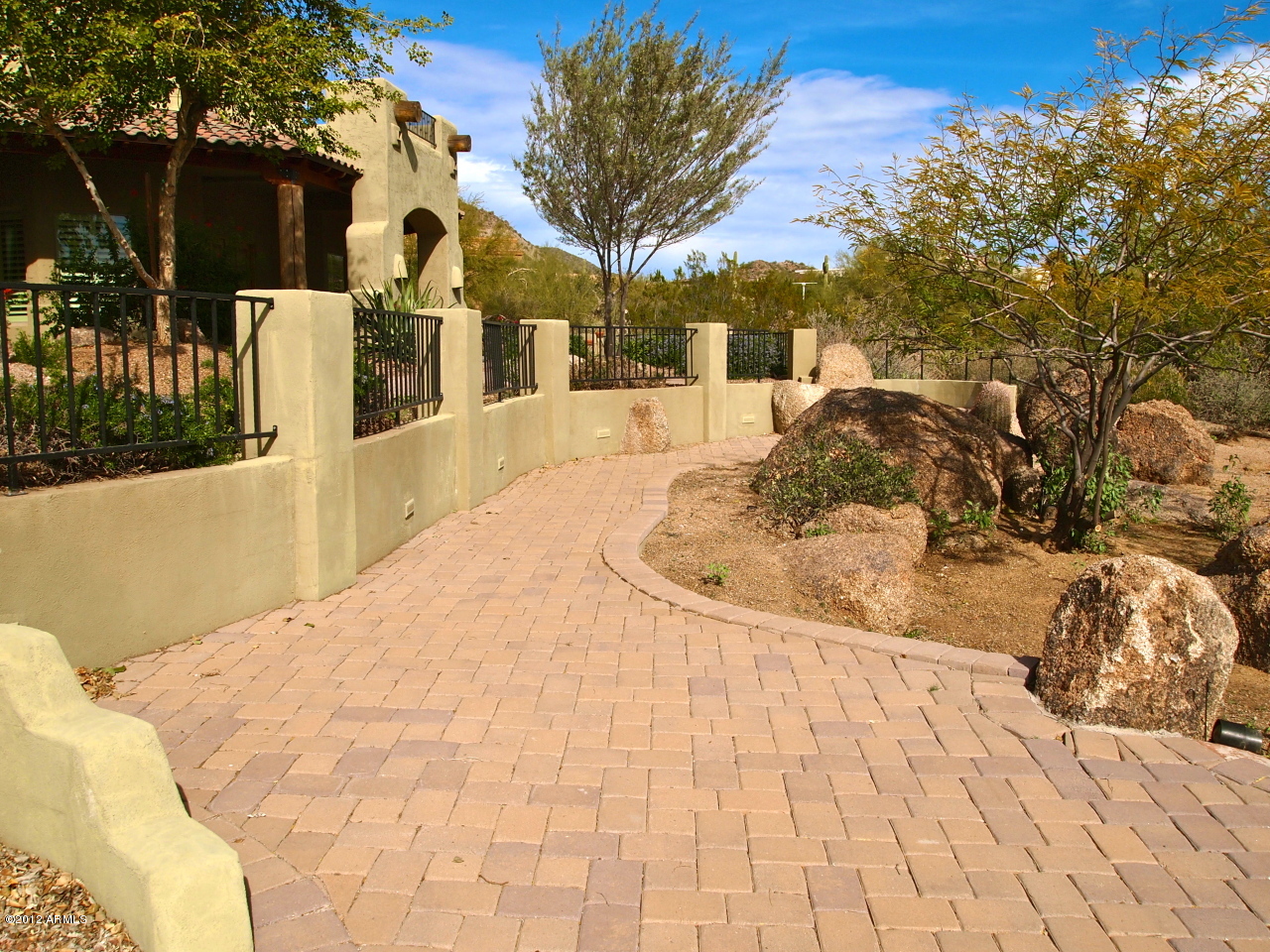 8606 East Oak Street Mesa, AZ 85207 - Photo 3 of 25 Main Walkway