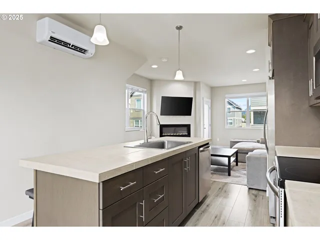 $405,000 | 176 Southwest Hewitt Avenue, Troutdale, OR 97060