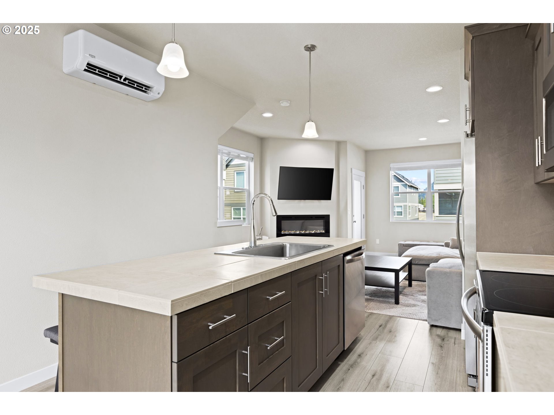 176 Southwest Hewitt Avenue Troutdale, OR 97060 - Photo 11 of 40