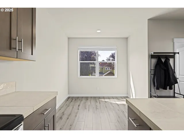 $405,000 | 176 Southwest Hewitt Avenue, Troutdale, OR 97060