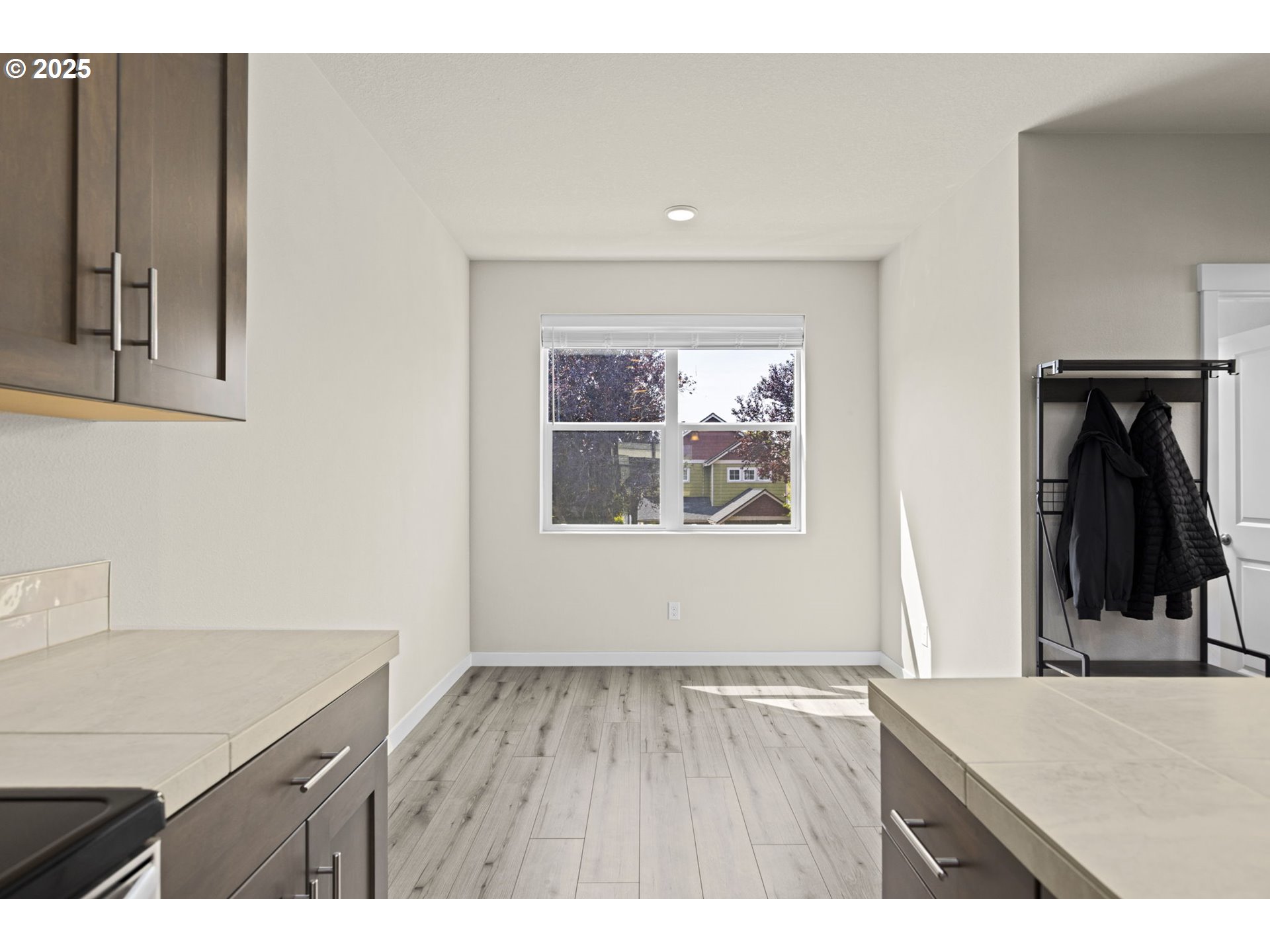 176 Southwest Hewitt Avenue Troutdale, OR 97060 - Photo 12 of 40