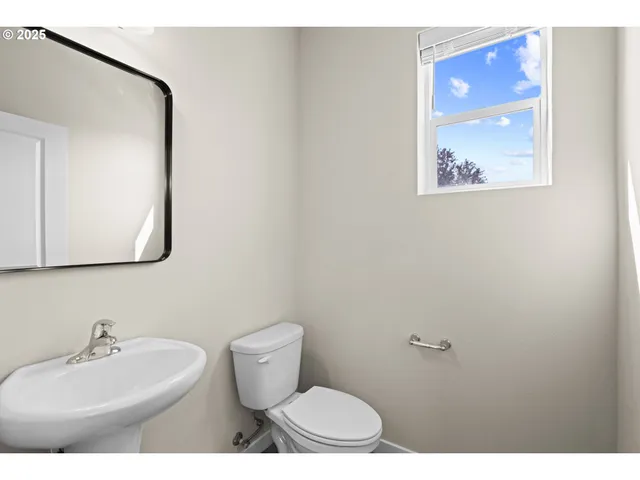 $405,000 | 176 Southwest Hewitt Avenue, Troutdale, OR 97060