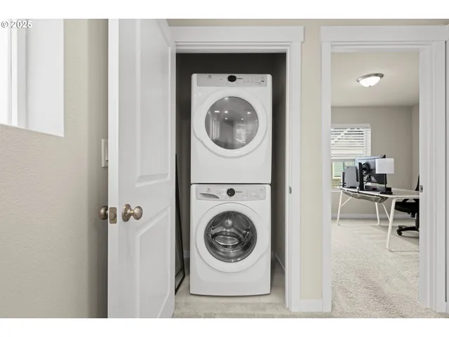 $405,000 | 176 Southwest Hewitt Avenue, Troutdale, OR 97060