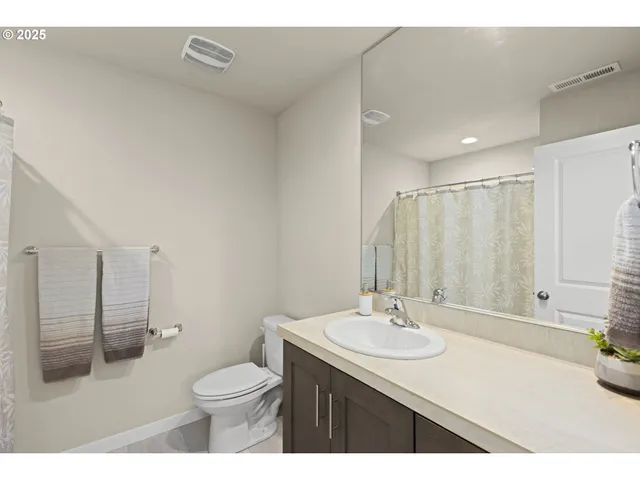 $405,000 | 176 Southwest Hewitt Avenue, Troutdale, OR 97060