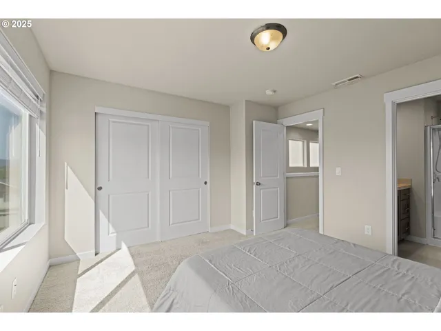 $405,000 | 176 Southwest Hewitt Avenue, Troutdale, OR 97060