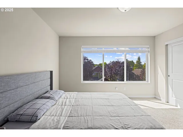 $405,000 | 176 Southwest Hewitt Avenue, Troutdale, OR 97060