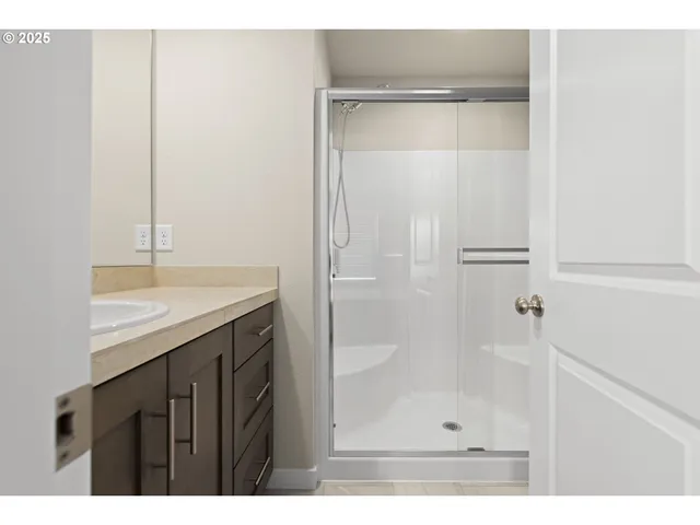 $405,000 | 176 Southwest Hewitt Avenue, Troutdale, OR 97060