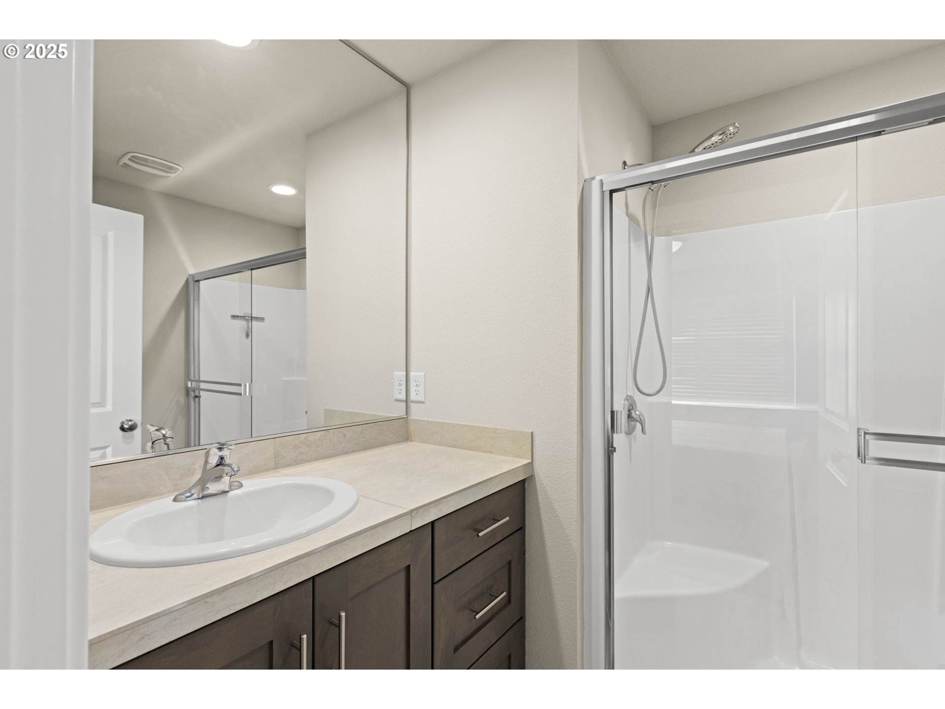 176 Southwest Hewitt Avenue Troutdale, OR 97060 - Photo 23 of 40