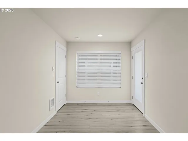 $405,000 | 176 Southwest Hewitt Avenue, Troutdale, OR 97060