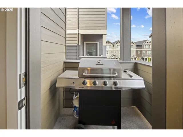 $405,000 | 176 Southwest Hewitt Avenue, Troutdale, OR 97060