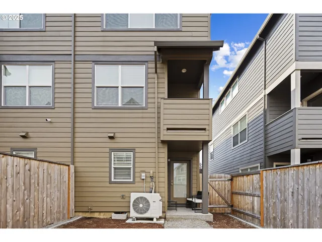 $405,000 | 176 Southwest Hewitt Avenue, Troutdale, OR 97060