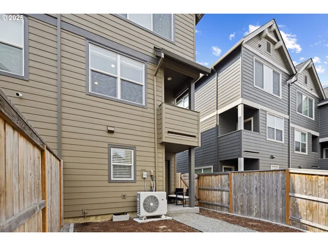 $405,000 | 176 Southwest Hewitt Avenue, Troutdale, OR 97060